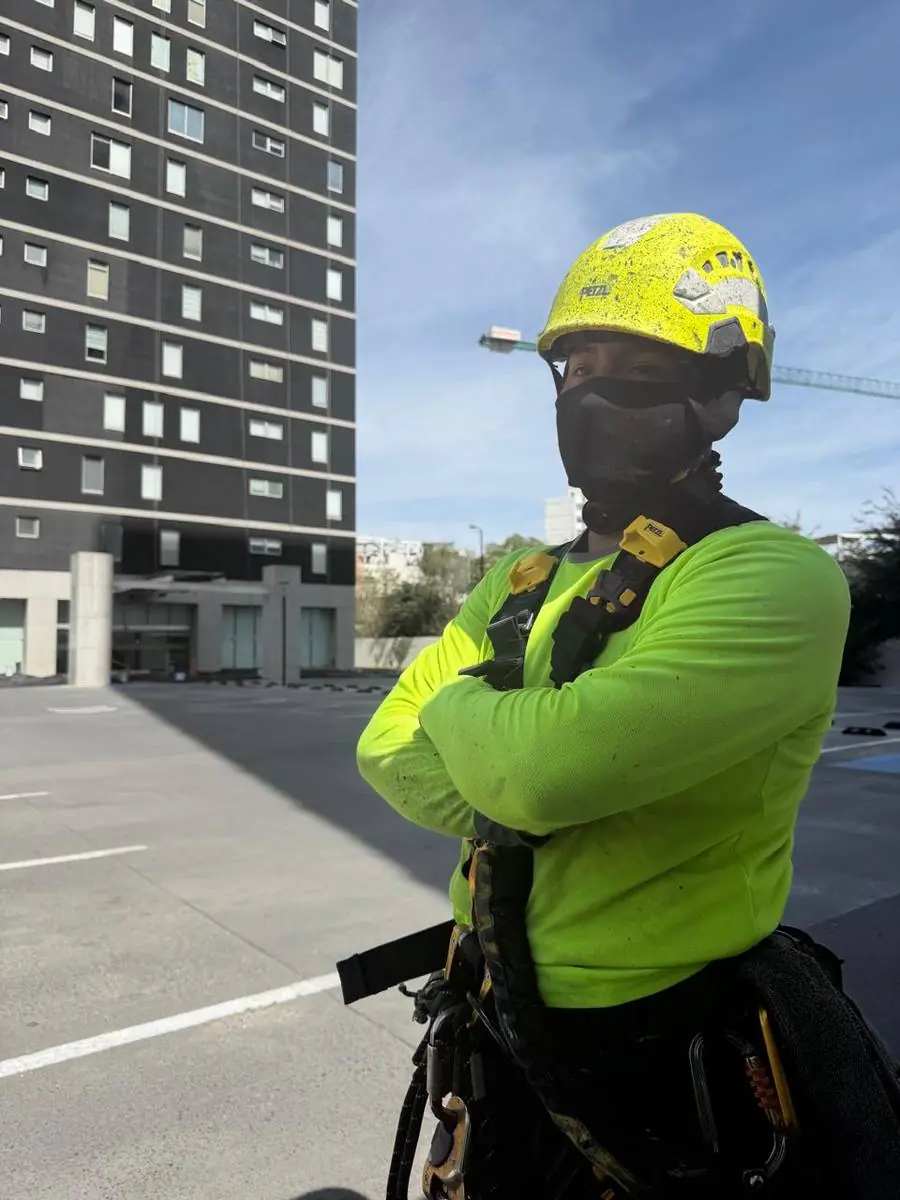 Técnico certificado de RESEPI en trabajo de altura