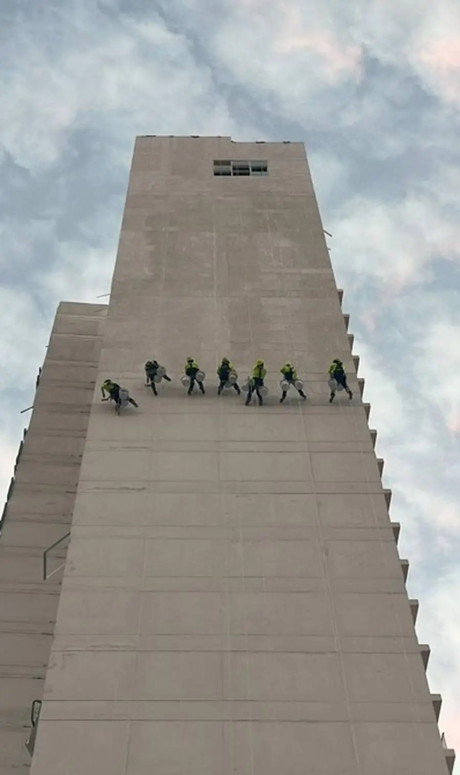 Empresa de trabajos verticales — mantenimiento de torre en altura